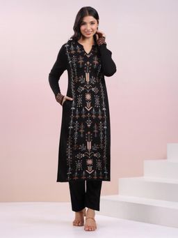 Janasya - Black Woolen Printed Woven Straight Kurta with Pant (Set of 2)