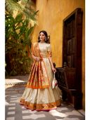 Off White color option, Currently selected