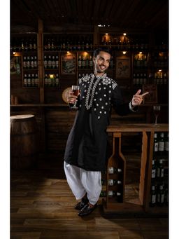 SHASAK - Men Black Cotton Embroidered Regular Fit Kurta