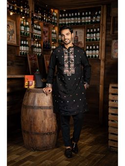 SHASAK - Men Black Cotton Thread Work Regular Fit Kurta