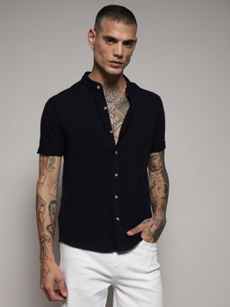 Campus Sutra - Mens Black Solid Casual Shirt