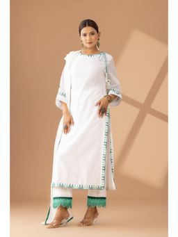 Finethreads by Hina & Nikhat - Suruchi Grace Embroidered Silk Kurta Pant with Dupatta (Set of 2)