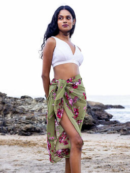AOBA - Women Green Printed Sarong