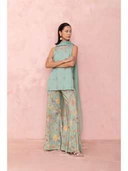 LABEL NAARITI - Lara