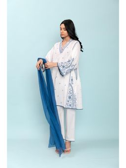 LABEL NAARITI - White Elara Embroidered Kurta with Pant & Dupatta