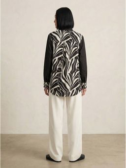 ZNKL - Oversized Back-Side and Cuff Abstract Digital Print Cotton Blend Black Shirt