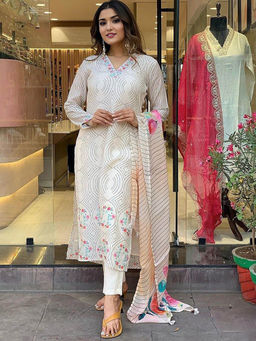 BLACK SCISSOR - Off White Muslin V-Neck Kurta with Pant and Dupatta (Set of 3)