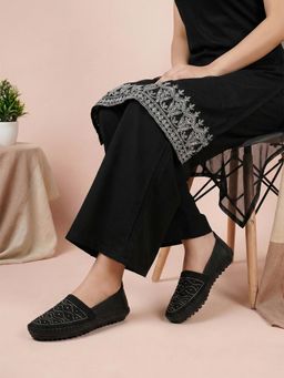 Carlton London - Women Embellished Round Ballerina - Black