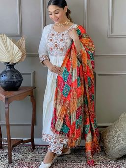 BLACK SCISSOR - White Chanderi Floral Embroidered Kurta with Bottom and Dupatta (Set of 3)