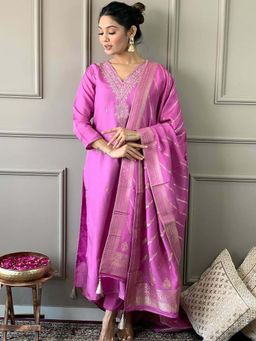 BLACK SCISSOR - Pink Chanderi Floral Embroidered Kurta with Bottom and Dupatta (Set of 3)