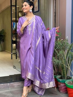 BLACK SCISSOR - Purple Chanderi Floral Embroidered Kurta with Bottom and Dupatta (Set of 3)