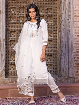 BLACK SCISSOR - White Chanderi Floral Embroidered Kurta with Bottom and Dupatta (Set of 3)