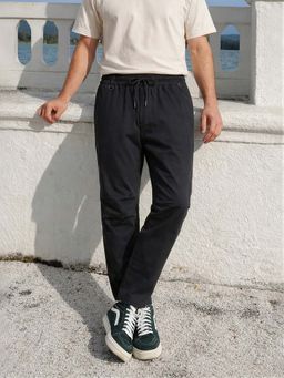 The Indian Garage Co - Men's Relaxed Fit Solid Cross Pocket Mid-Rise Trackpant