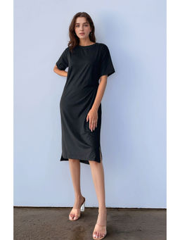 Outzidr - Black Solid Regular Dress