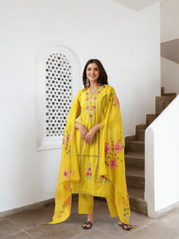 ISHIN - Yellow Floral Thread Work Kurta with Pant (Set of 3)