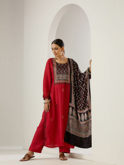 ISHIN - Red Kalamkari Printed Kurta with Pant & Dupatta (Set of 3)