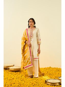 Sheetal Batra - Ivory Short Kurta with Salwar and Dupatta (Set of 3)