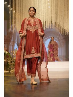 Sheetal Batra - Maroon Kurta with Salwar and Dupatta (Set of 3)