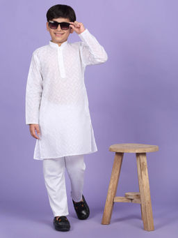 Kraft India - Cotton Blend Embroidered Chikankari White Kurta