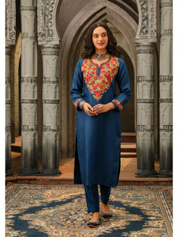 House of Chikankari - Kasmira Aari woollen Straight Kurta with Pant (Set of 2)