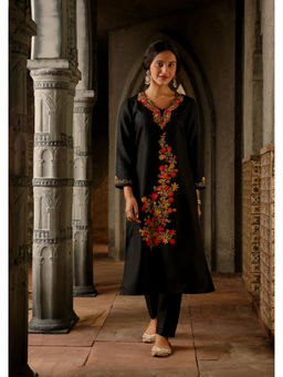 House of Chikankari - Kasmira Aari woollen Straight Kurta with Pant (Set of 2)