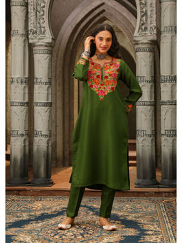 House of Chikankari - Kasmira Aari woollen Straight Kurta with Pant (Set of 2)