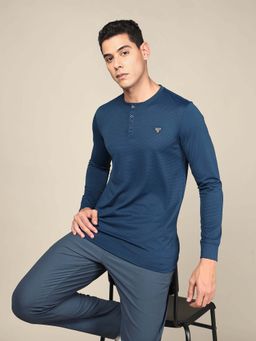 Technosport - Men Self Design Slim Fit Henley Neck Sports T-Shirt With Matpiq