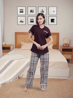 KIZA - Womens Cotton Nightsuit With Checks Print Maroon