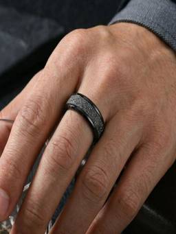 AQUASTREET - Mens Bold Black Sparkle and Anti-Tarnish Rotating Band Ring