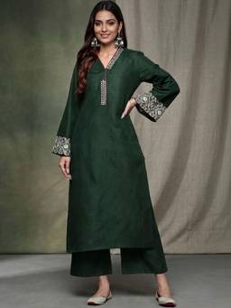 Gahan - Womens Green Kurta and Pant with Embroidered Design in Cotton Blend