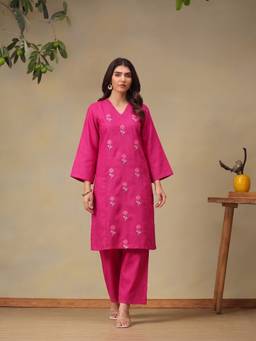 Bani Women - Women's Magenta Embroidered Kurta With Pant