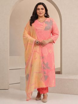 Extra love by Libas - Plus Size Pink Floral Printed Straight Kurta Pant & Dupatta