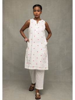 Sutra Art of Clothing - White South Three Fourth Sleeve Kurta with Pant and Dupatta