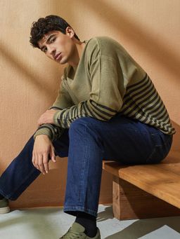 Styli - Olive Horizontal Tuck Stripe Relaxed Fit Light Weight Sweater