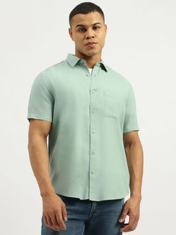 United Colors of Benetton - Green Regular Fit Spread Collar Neck Solid Shirt