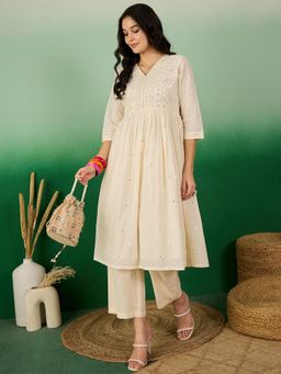 Gahan - Off White Kurta with Embroidered Pant