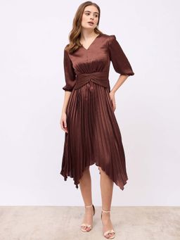 Styli - Brown Pleated A-Line Dress with Asymmetrical Hem