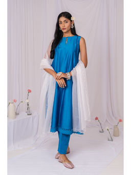 Mushio - Blue Sleeveless Floral Lace Chanderi Kurta Set(Set Of3)