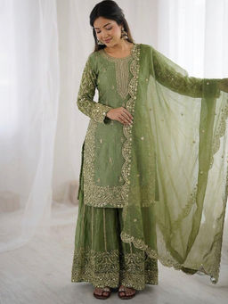 Mirraw - Green Embroidered Silk Blend Regular Kurta with Palazzo and Dupatta