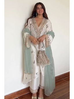 Mirraw - White Embroidered Silk Blend Regular Kurta with Pant and Dupatta