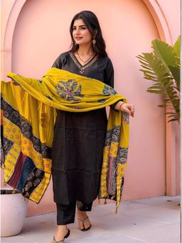 Gahan - Womens Viscose Rayon Straight Solid Kurta with Pant & Dupatta - Black