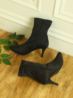 Truffle Collection - Black Solid Casual Boots