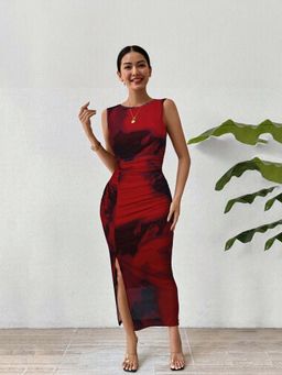 Outzidr - Red Fitted Midi Bodycon Party Dress With Side Ruching Detail