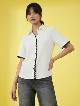 Buynewtrend - Women Cotton Blend White Shirt