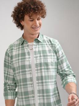 HIGHLANDER - Men Green Cotton Slim Fit Shirt