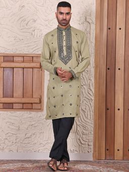 MANQ - Green Mens Ethnic Motif Sequinned Embroidered Kurta With Trousers