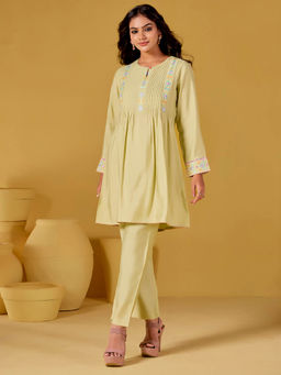 Jaipur Kurti - Floral Embroidered Festive Co-Ord (Set of 2)