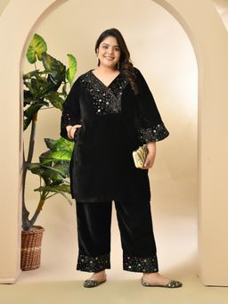 Desi Noor - Plus Size Black Embroidered Velvet Co-Ord (Set of 2)