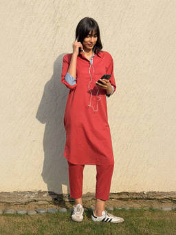 SURMA - Women's Red Cotton Solid Kurta and Pant
