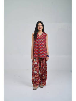 Setara - Women's Red Cotton Floral Kurti and Salwar